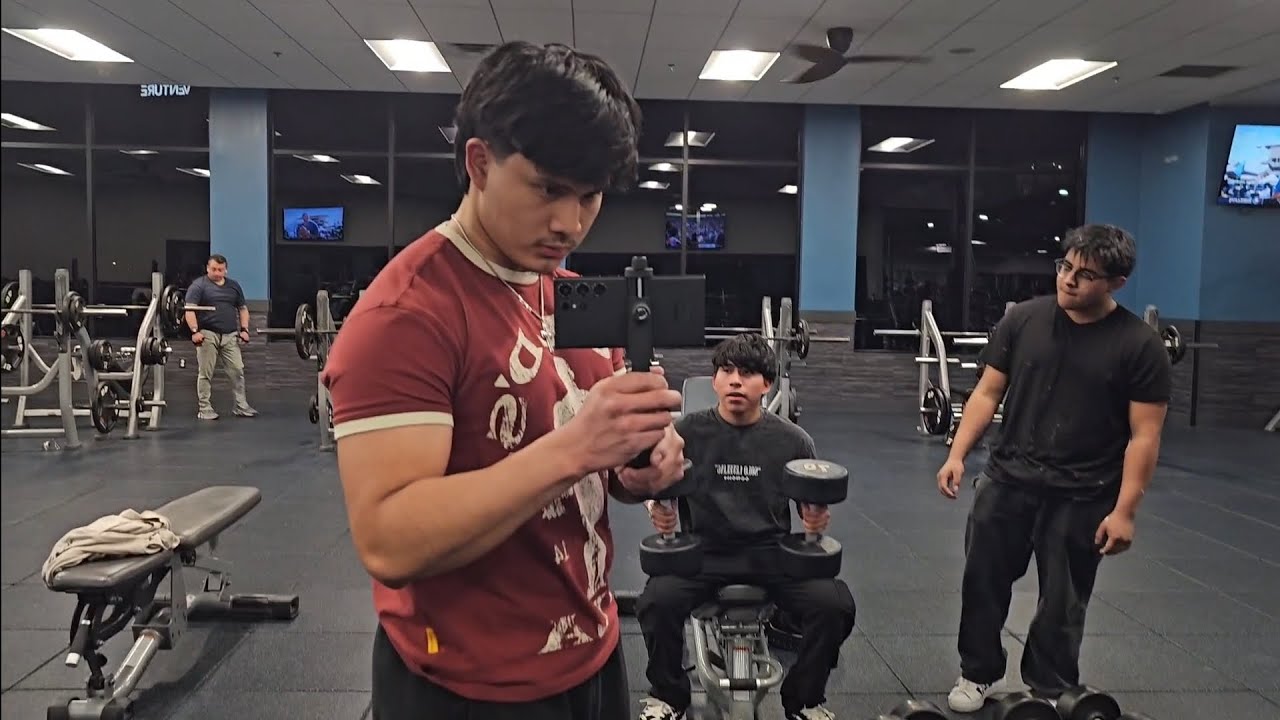 GETTING SHREDDED , CHEST PUMP