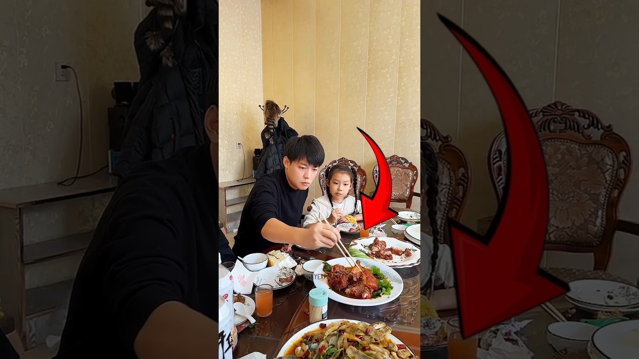 Chopsticks Ka Swag Fail 😱 | Desi Haath Ne Loot Li Mehfil 😂 | Funny Food Short 