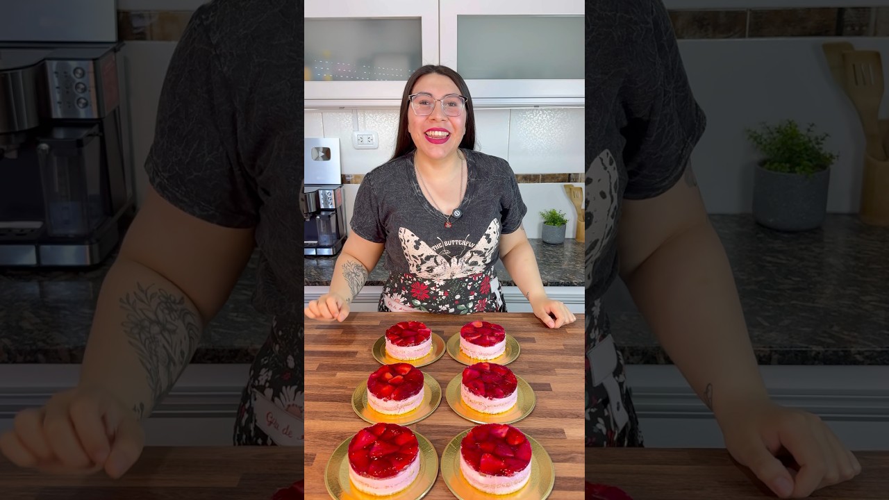 CON UN PIONONO Y UNAS FRUTILLAS HACEMOS 6 MINI TORTAS IDEALES PARA VENDER