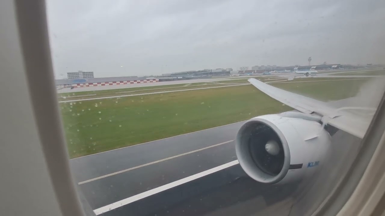 777 200 KLM, taking off - Amsterdam to Calagary