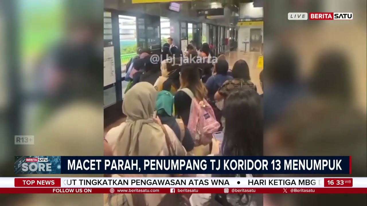 Tidak Terangkut Bus, Calon Penumpang Menumpuk di Halte CSW | Beritasatu