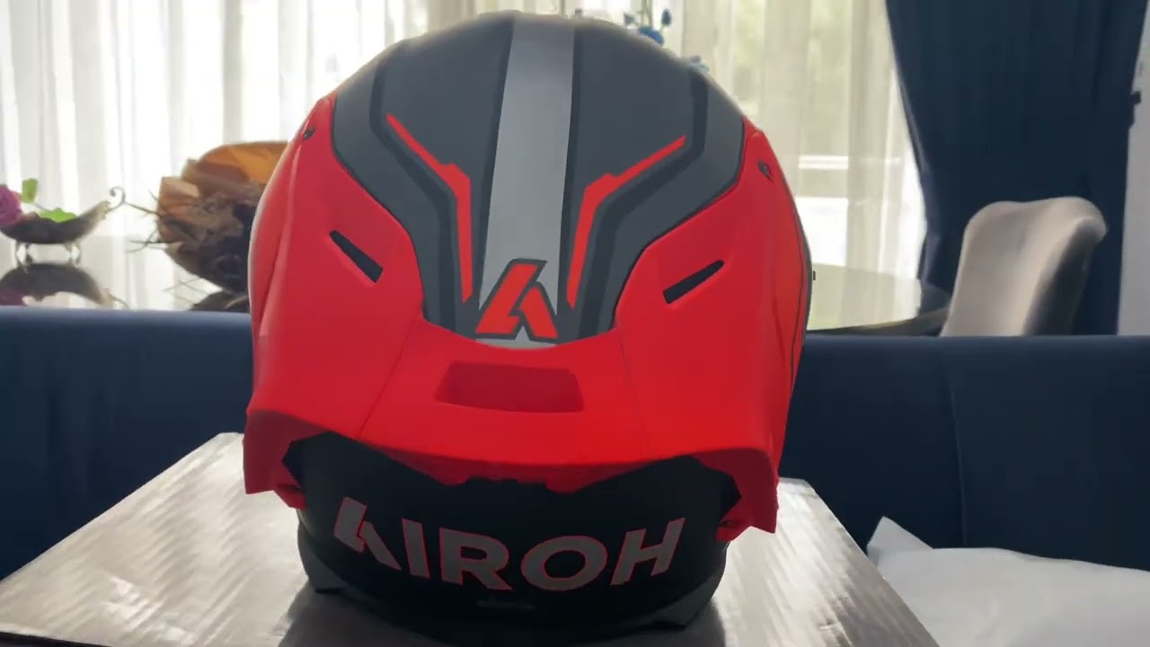 Airoh GP550S kutu açılımı