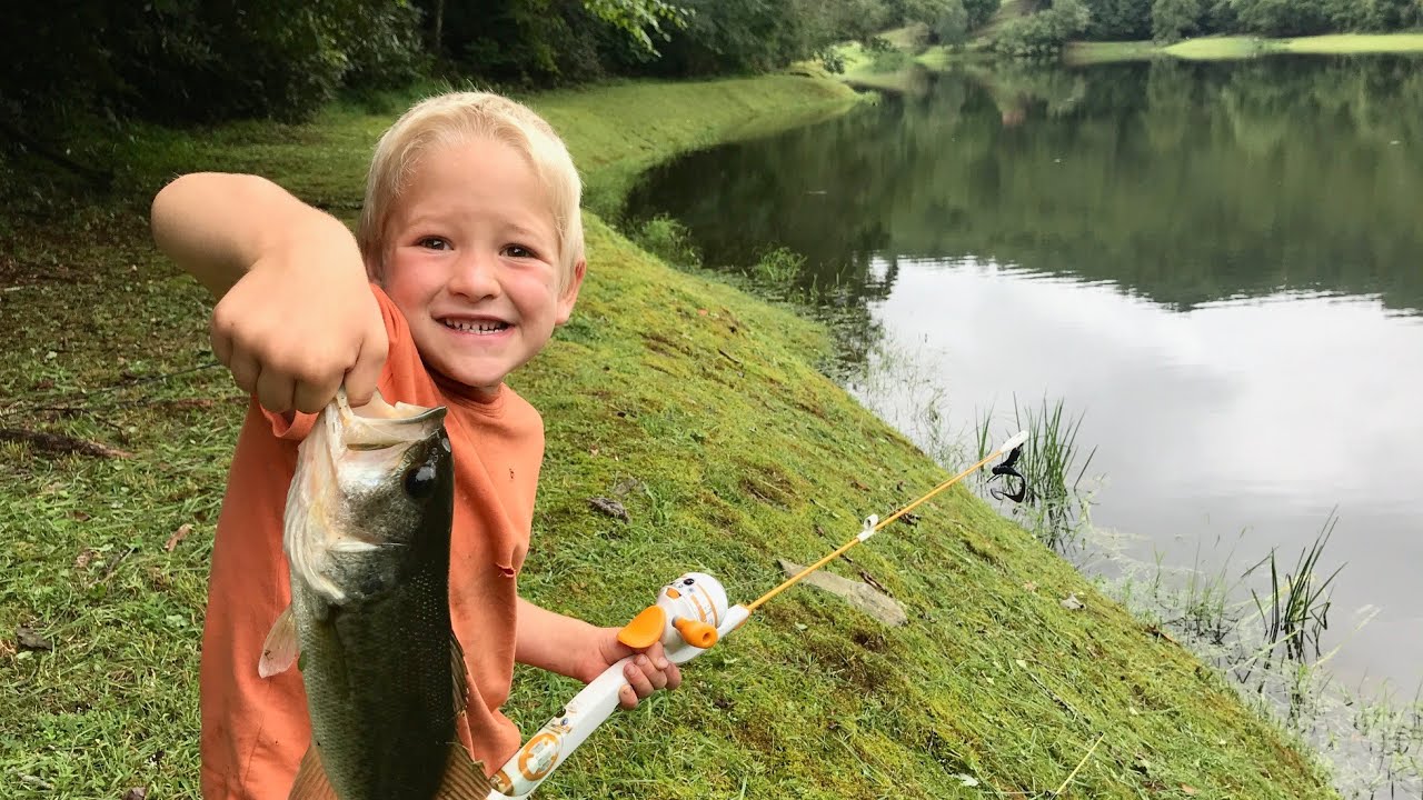 Gone fishin' with the RHODES KIDS | Gideon's 1st FISH EVER