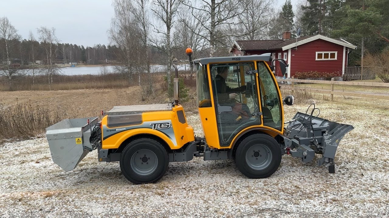 K&ouml;p Redskapsb&auml;rare Belos Transgiant med redskap p&aring; Klaravik