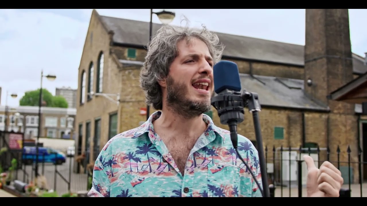 Eddie Monroe & John Wood - Hello Mary Lou (live on Regent's Canal)