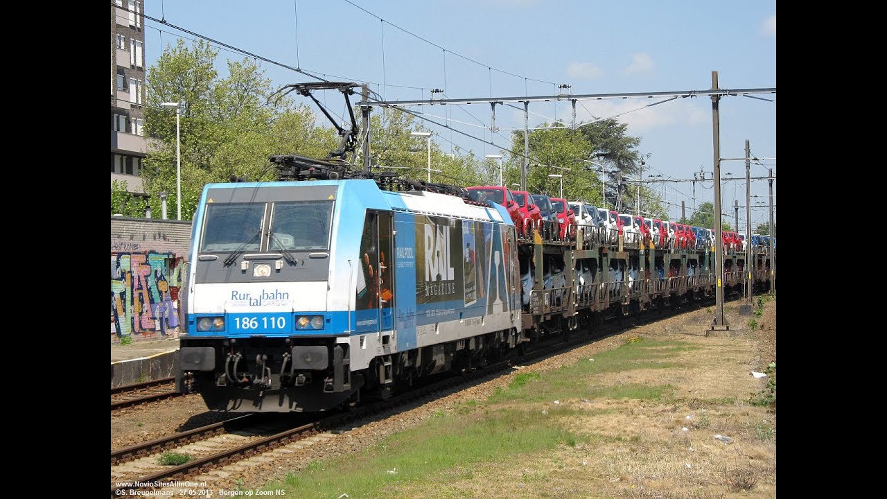 Rurtalbahn 186 110 in Rail Magazine livery with Ford Ka train @ Bergen op Zoom (NL) 27-05-2013