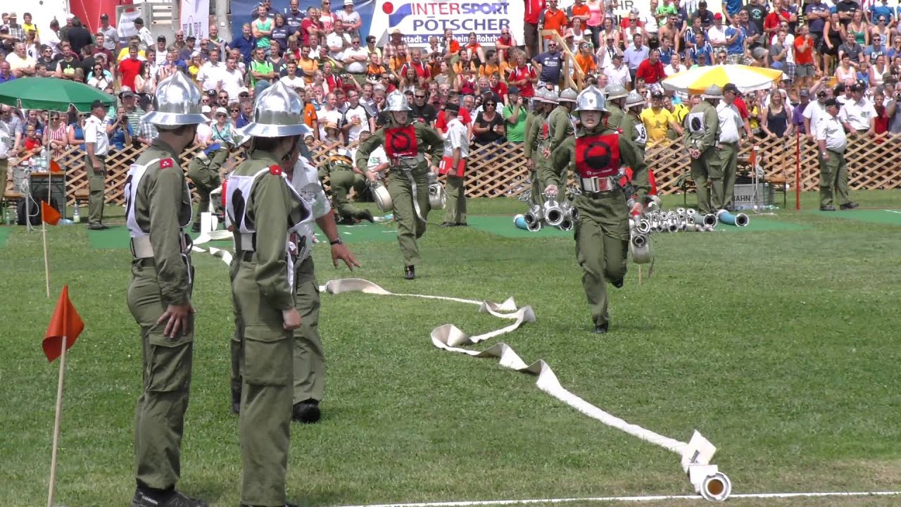 Landesbewerb 2015: L&ouml;schangriff der Damengruppe aus K&ouml;nigschlag.