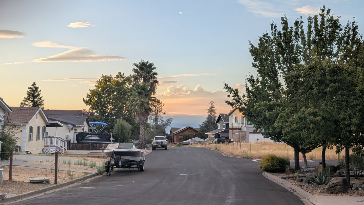 Snuffin' and smackin' 🐕😂