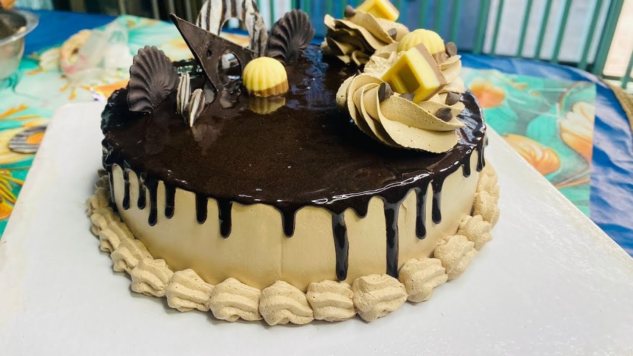 চকলেট কেক ডেকোরেশন ।  চিটাগং এর মধ্যে যাদের লাগবে ইনবক্স করতে পারেন। #viralvideo #bakingrecipes