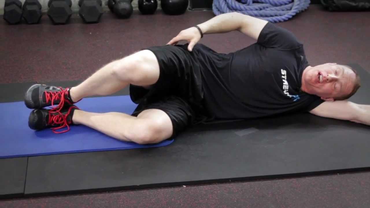 StreamFIT Minute: Mike Robertson Shows the Clammy Way to a Better Butt