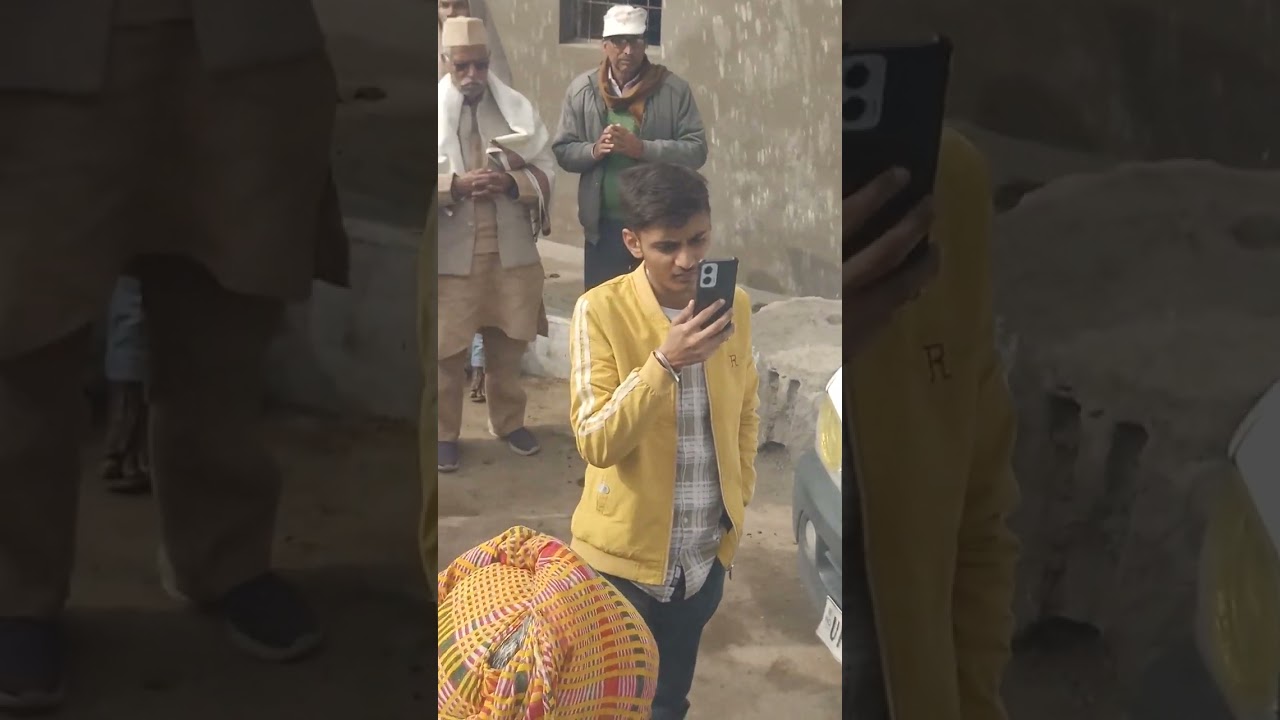 दया कि नजर करो मेरी और प्रार्थना सुनाते हुए ग्वालियर गांव पारौली में सौ अर्चनाताई पाटील 