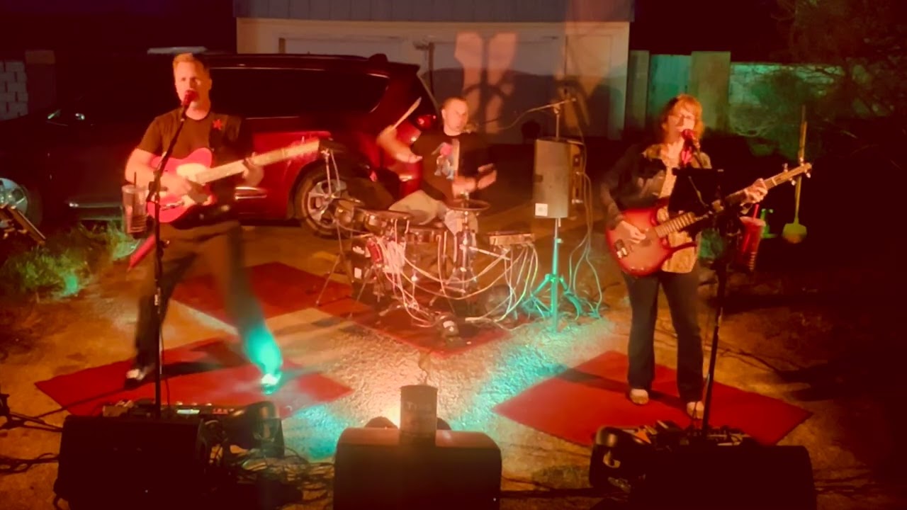 'Relax Jack' by The Staylyns, Live on The Kraft House Driveway - 12.27.2025