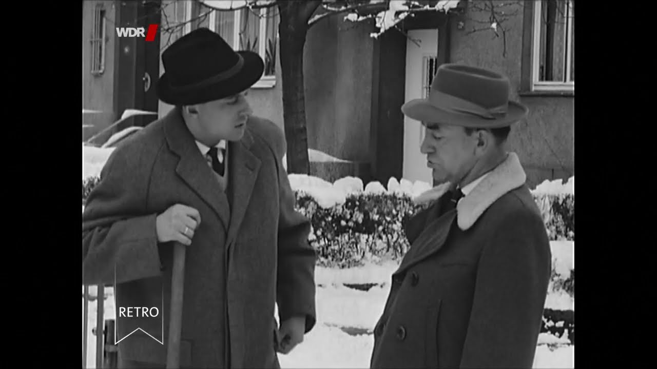 Wintereinbruch in NRW: Schnee schippen (1961)