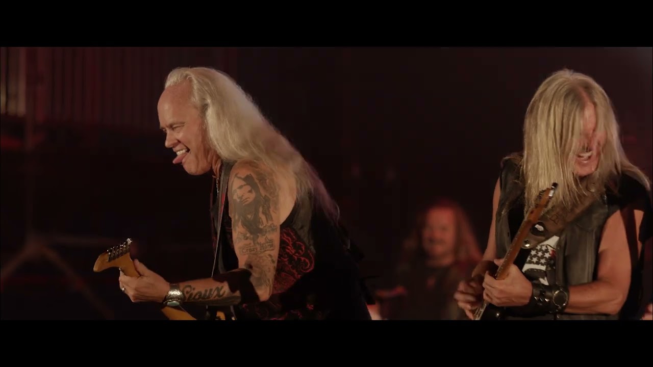 Lynyrd Skynyrd - Workin' for MCA (Live)