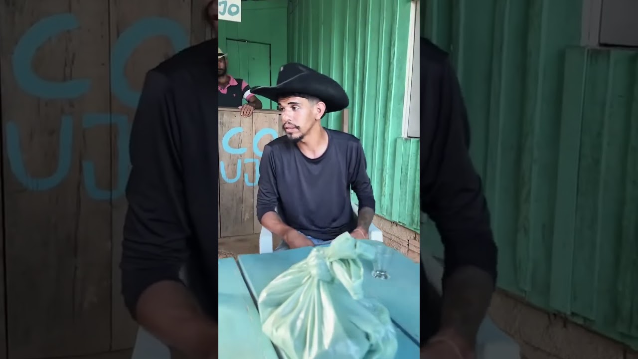 Largatixa manda o saracura pagar os funcionarios mas ele pega 500 de cada e mente que patrao abaixo