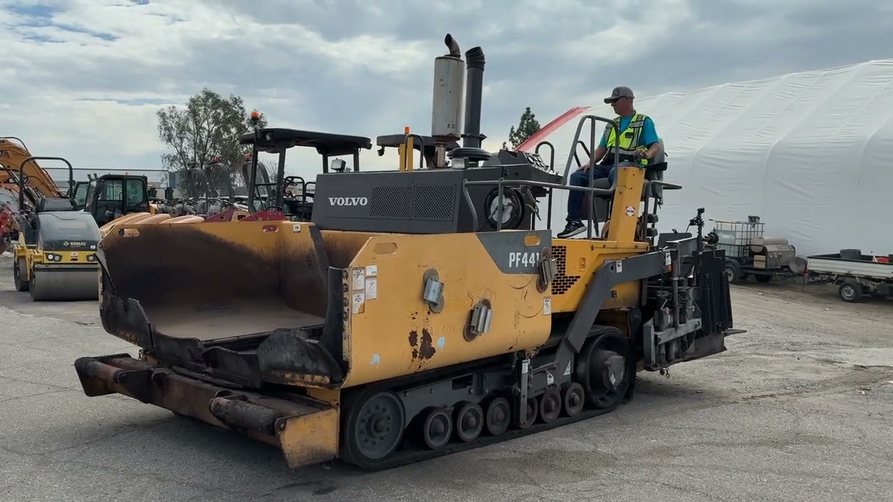 2016 Volvo Blaw-Knox PF-4410B Asphalt Paver