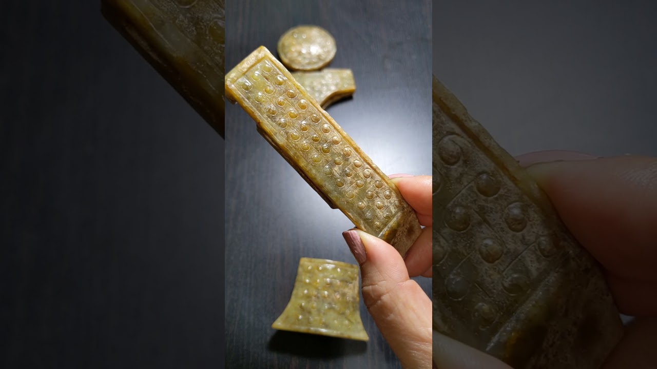 一套战国玉剑饰，曾有人说值一千多万人民币。哈哈😄
