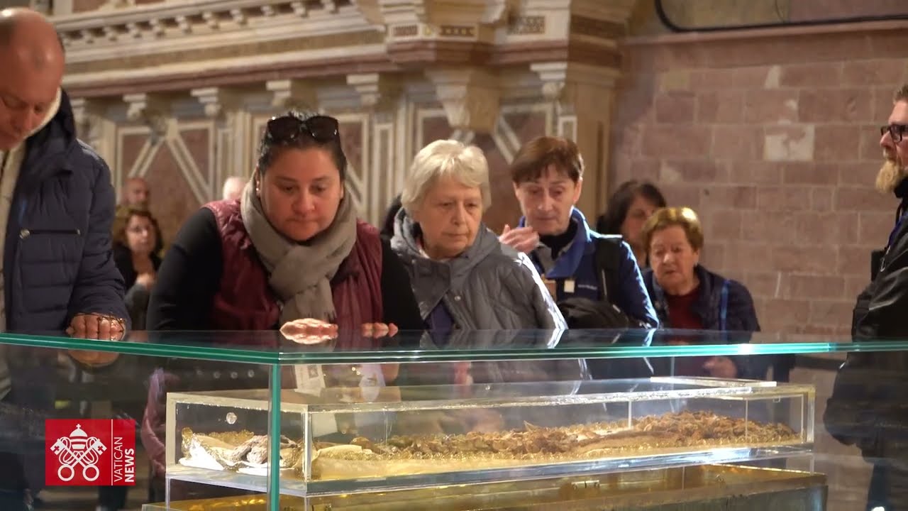 2026.03.13 Assisi: Pilgrims flock to see the bones of St Francis