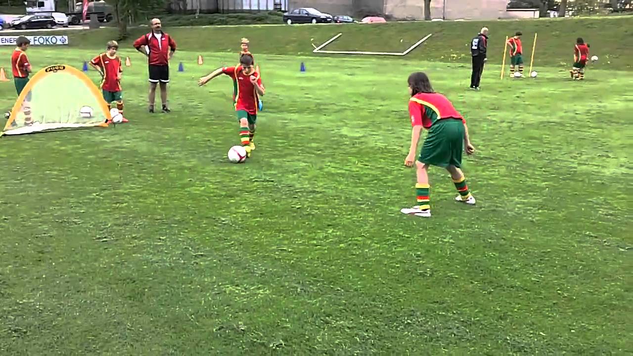 Zweikampftraining 1 gegen 1 Teil 1 INTERSPORT kicker Fu&szlig;ballcamp Hiltpoltstein