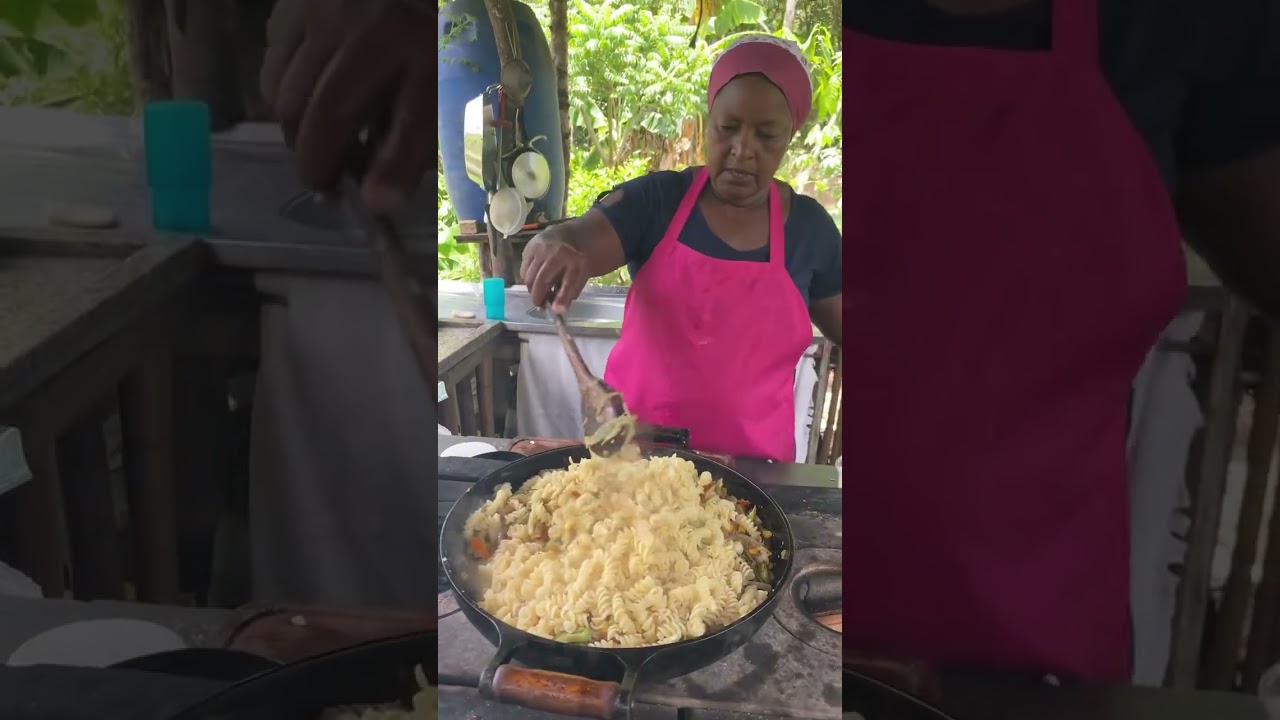 Meus amores, vocês gostam de macarrão com legumes 🍆