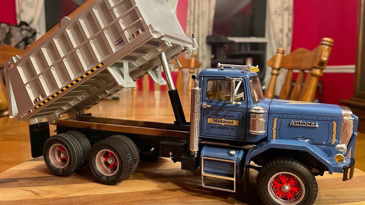AMT Autocar Dump Truck build 1/25 scale