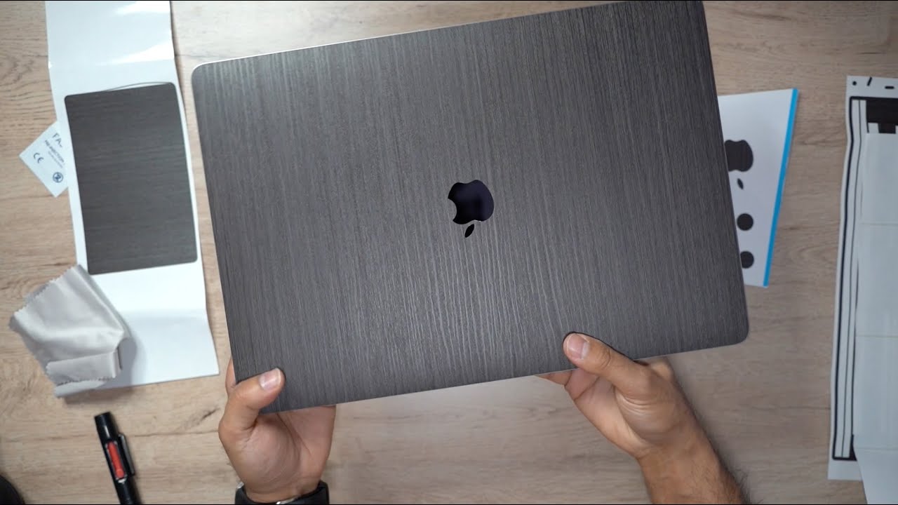Превращаю свой Macbook Pro в цвет Silverblack Wood с помощью Xtreme Skins (урок)!