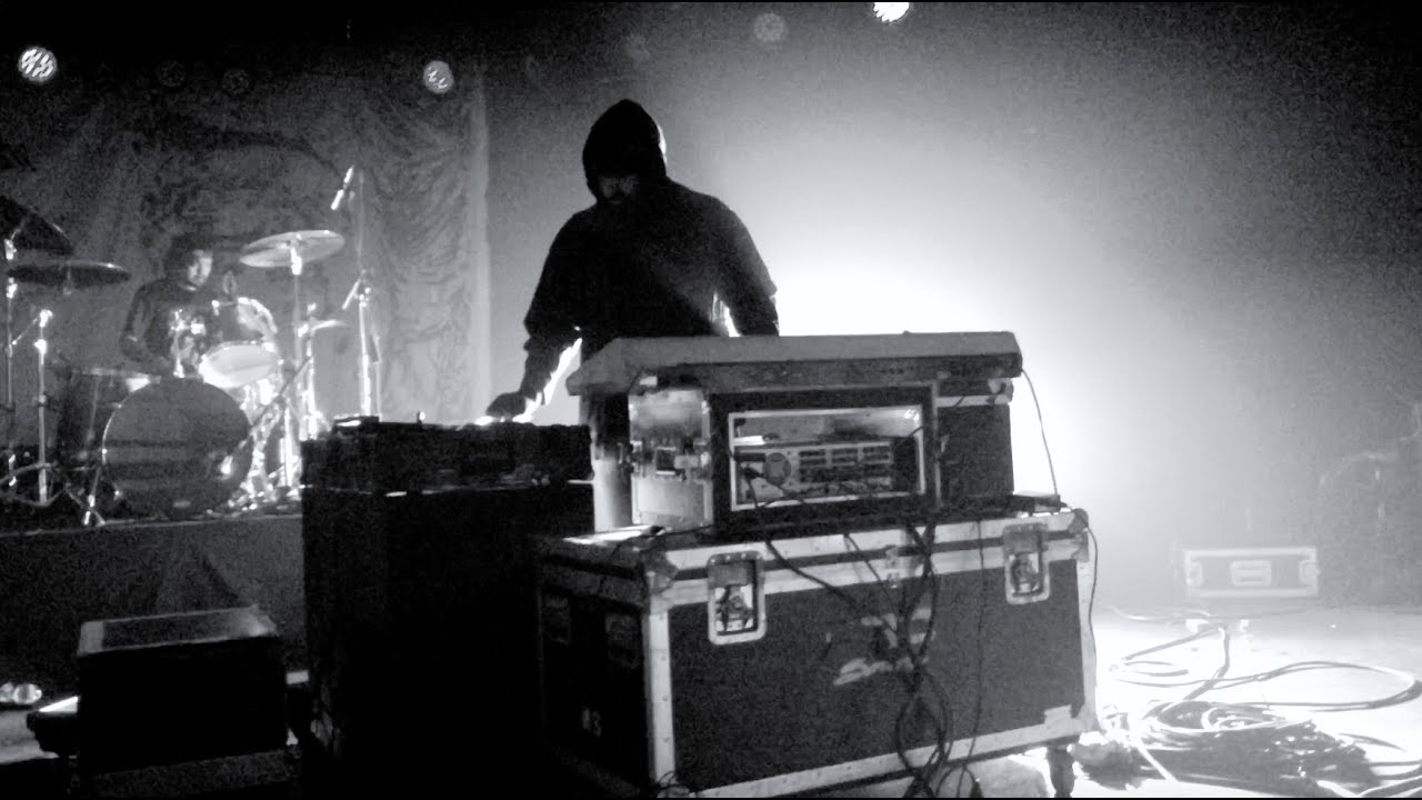 Crystal Castles - Femen (Live 2017)