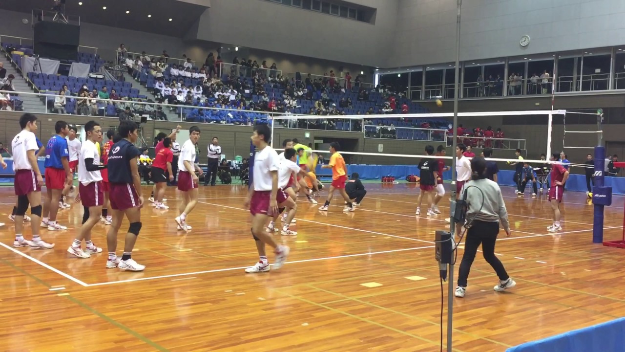 大塚高校と大阪商業大学高校のスパイク練習