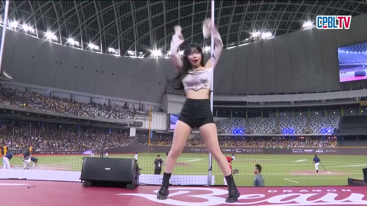 06/01 中信 VS 味全 中場，李多慧在看台區帶來精彩的solo表演