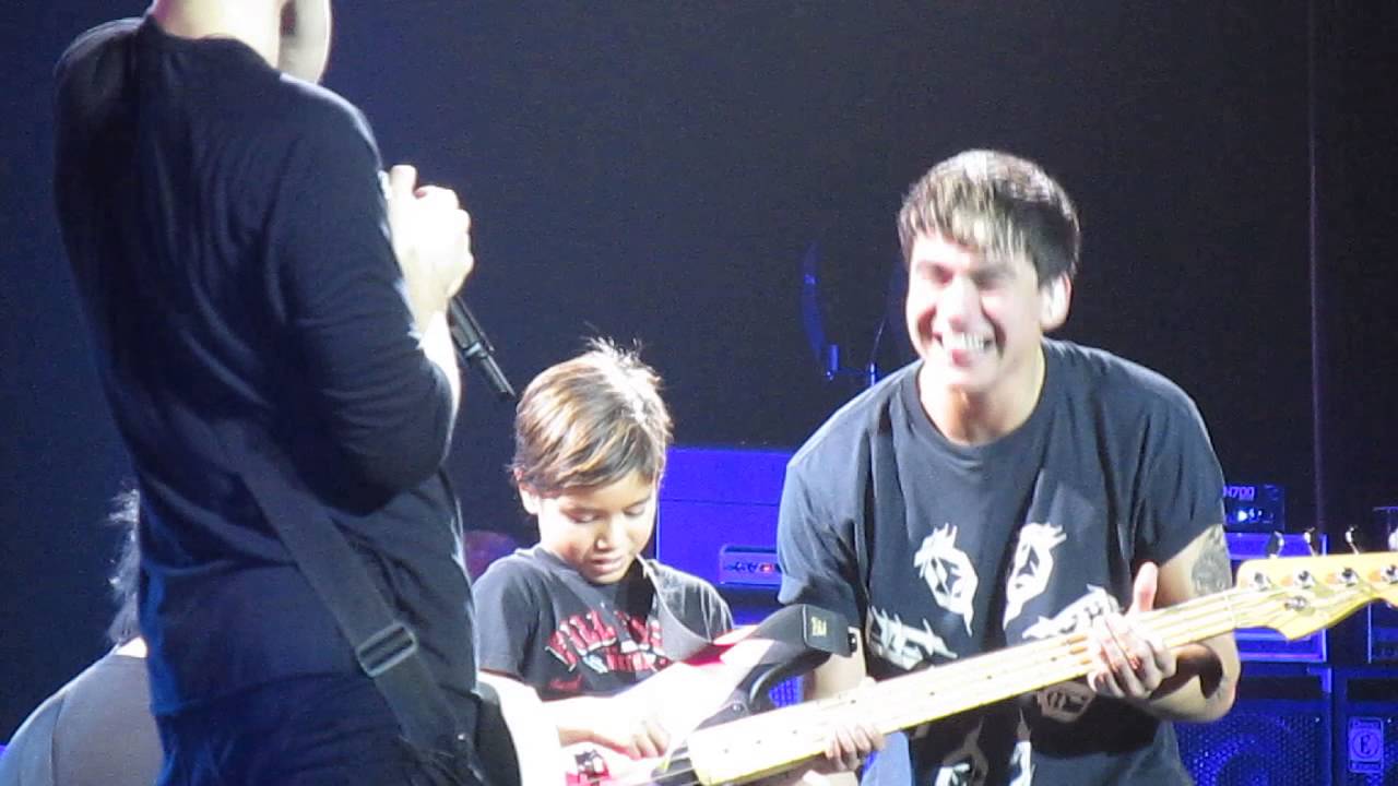 5 Seconds Of Summer ROWYSO Auckland | Calums cousin