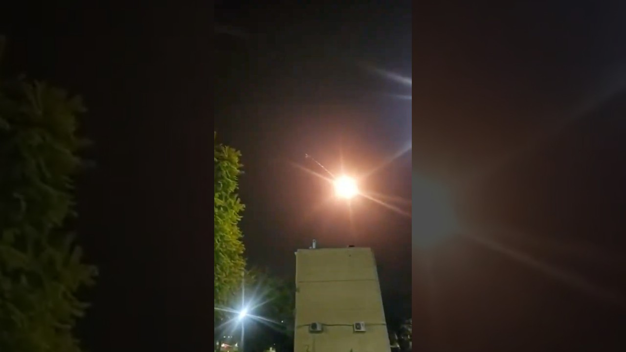Иран нанес удар баллистической ракетой средней дальности по ядерному объекту в Димоне.