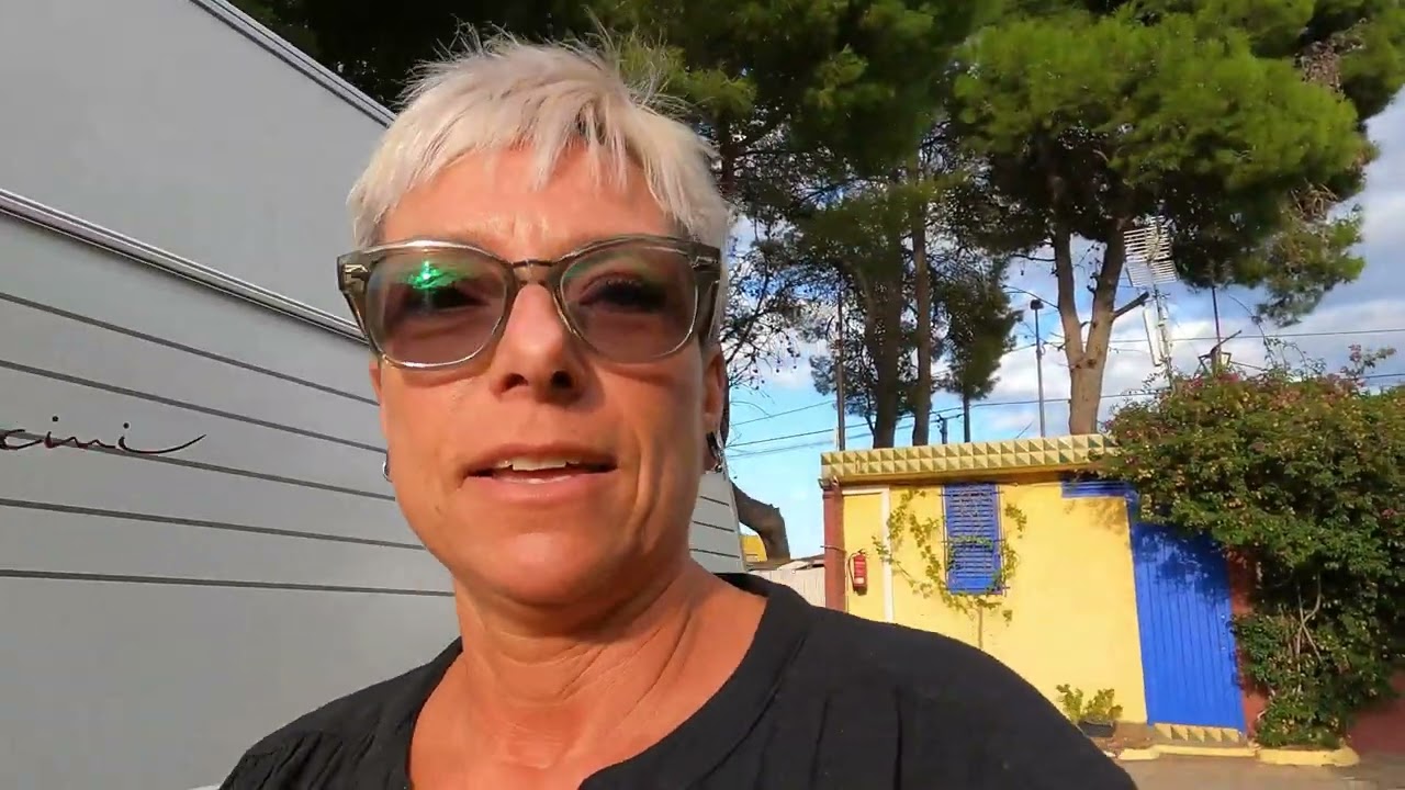 Wij hebben een caravan gekocht, we hebben hem naar Spanje gebracht tijdens een weekend in september