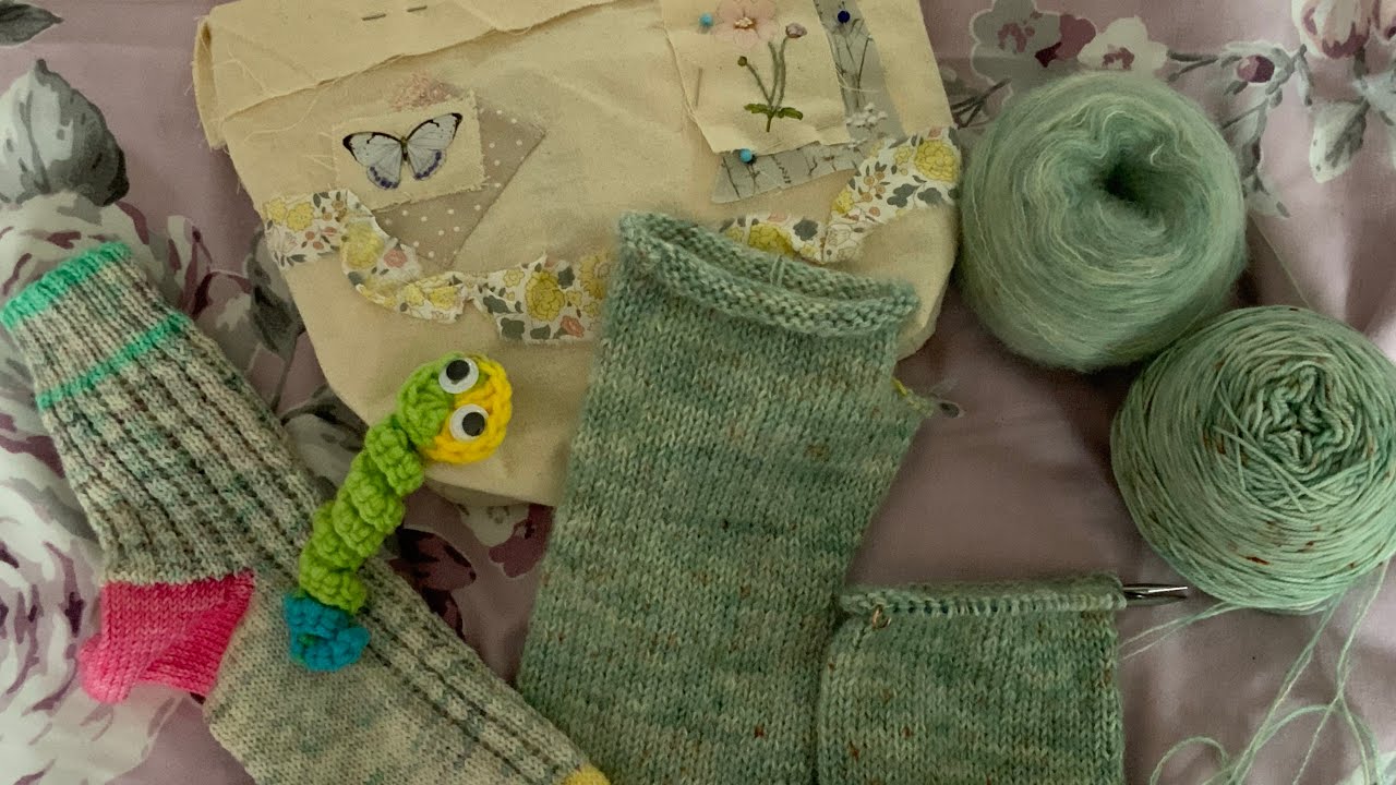 Layfamilyyarn diary::knitting, slow stitching and a worry worm!