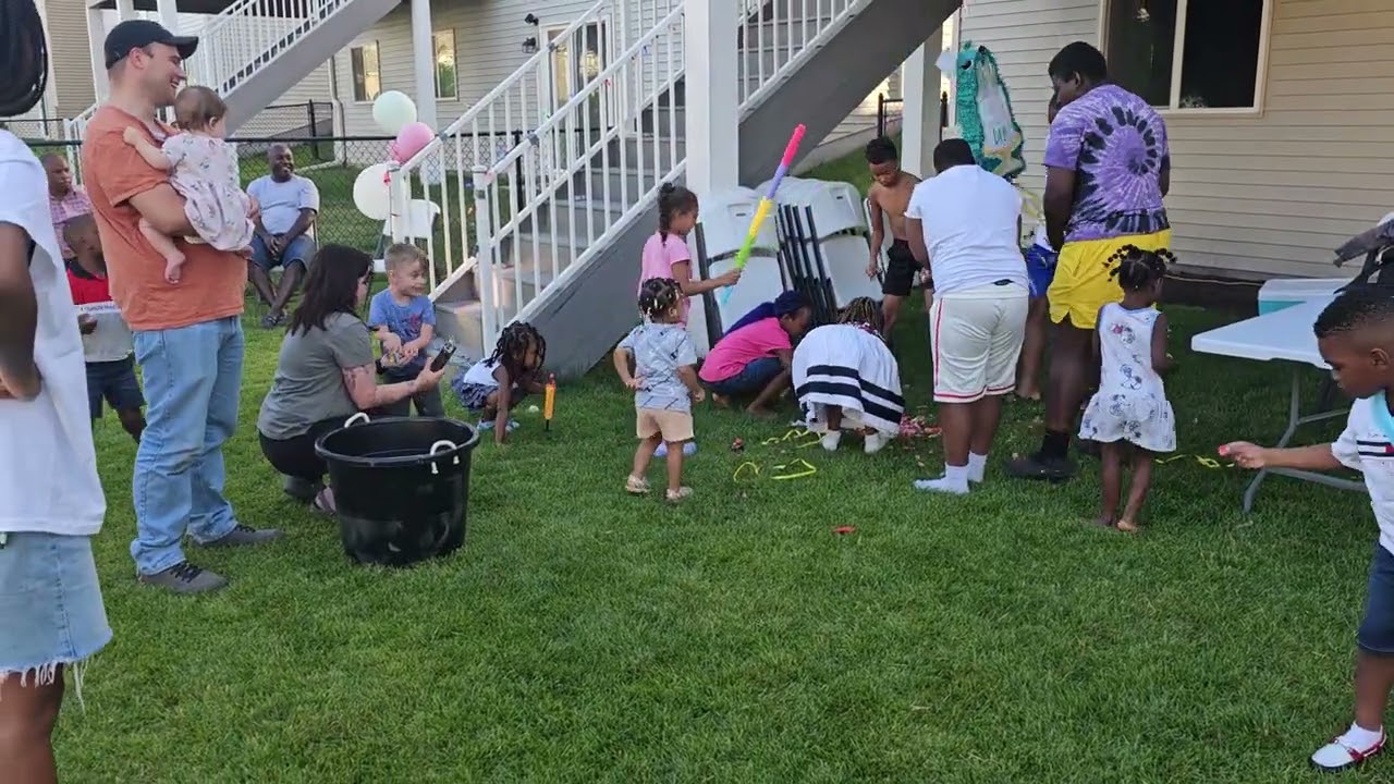 Hope & Harvey's birthday - Time for the piñata