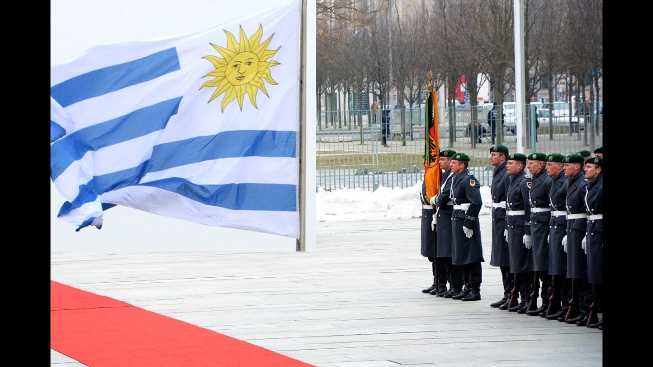 Ehrenbataillon - Uruguays Präsident - Militärische Ehren mit Mut zur Lücke