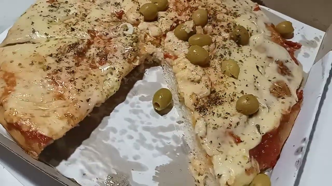 Pizzería el Globito, una de muzarella y otra de fugazzeta