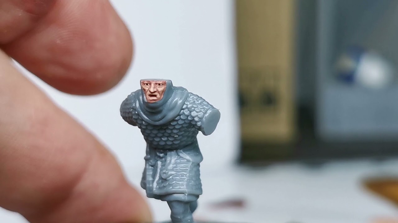 How I paint faces on 28mm miniatures(basic tutorial).