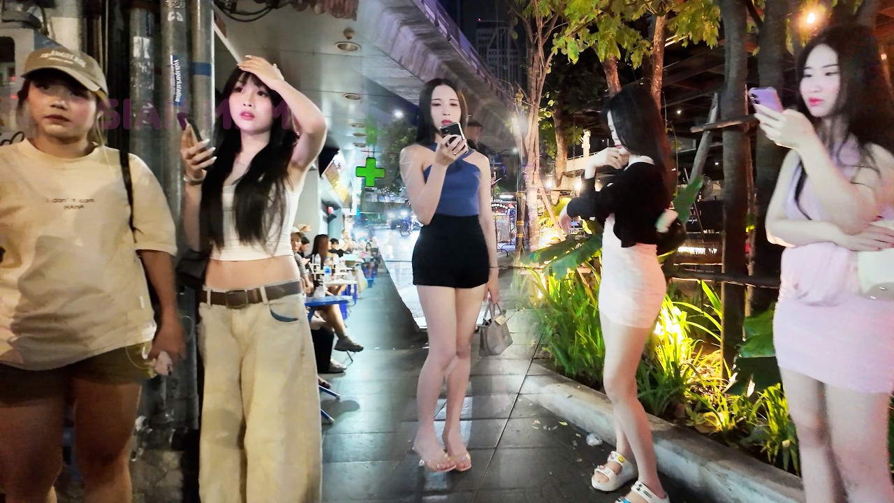 Bangkok Thailand Nightlife Vibe! Mar 2026 : Soi 4 Nana freelancers, Therme cafe street