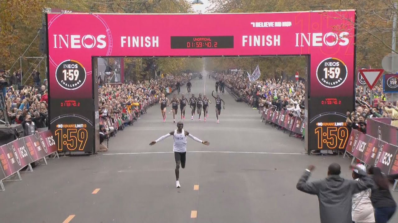 Queniano Kipchoge torna-se 1&ordm; homem a correr maratona abaixo de 2 horas