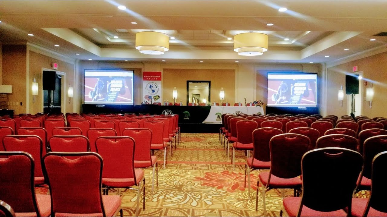 Hybrid Virtual Meeting Setup Using 2 Screens