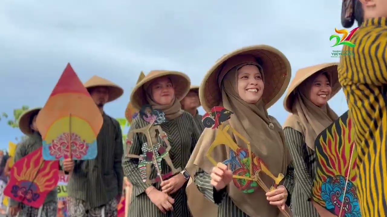 Kirab Budaya SMA Negeri 1 Kretek dalam rangka Hari Jadi ke 271 DIY