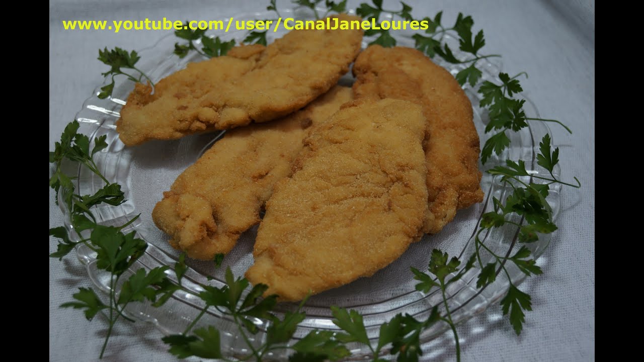 BIFE DE PEITO DE FRANGO Á MILANEZA