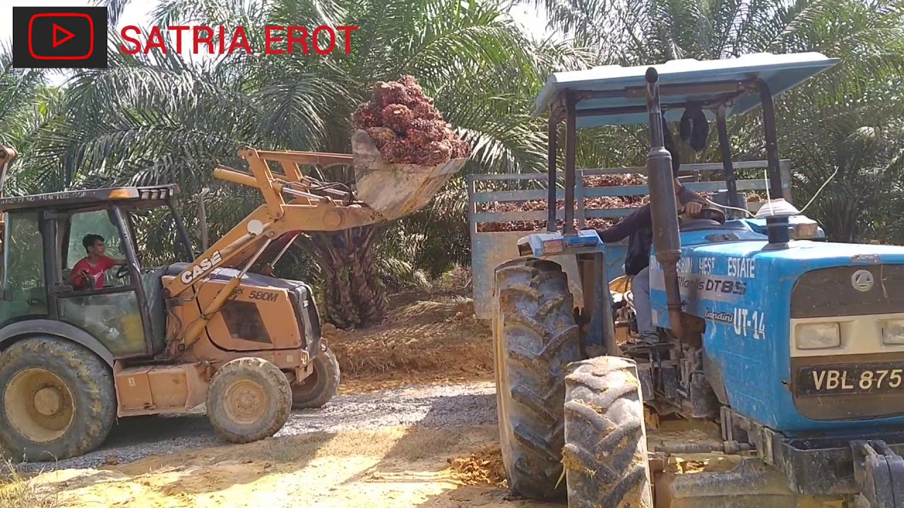 JCB pulling traktor