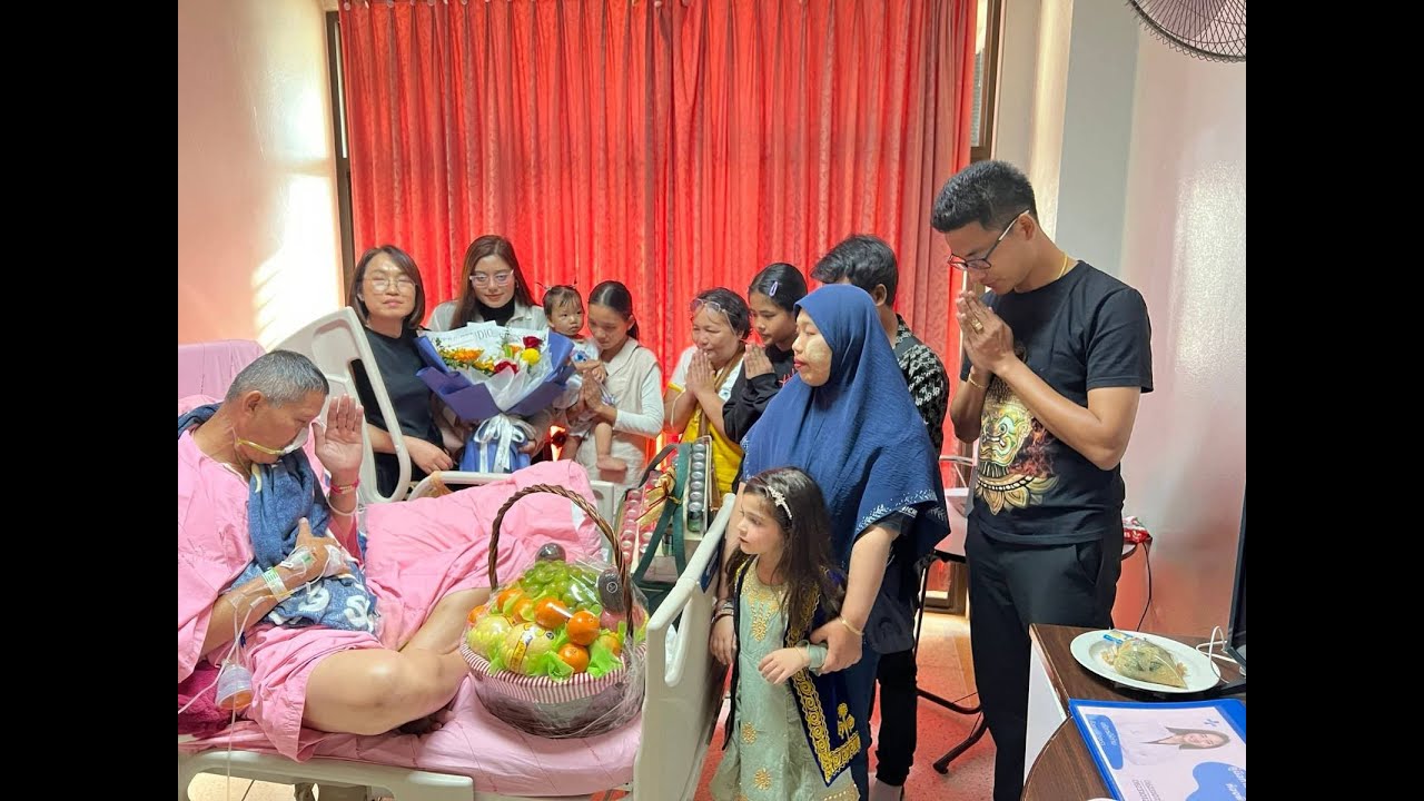 သေနတ်ဖြင့်ပစ်ခံရတဲ့ထိုင်းရဲအရာရှိကို ကျူးလွန်သူ​တွေရဲ့မိသားစုဝင်​နဲ့မိတ်​ဆွေ​တွေသွား​ရောက်​တောင်းပန်