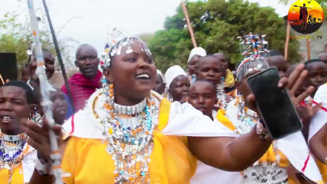 UZINDUZI WA ALBUM YA MWIMBAJI NASARU LOMNYAKI WAKUSANYA WATU WENGI ENGARUKA MADUKANI