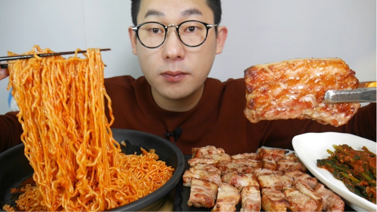 이 둘의 조합은 말이 필요없는거죠~??초벌 엔돌핀삼겹살과 진짜쫄면 먹방 Real Sound Mukbang Social Eating Show