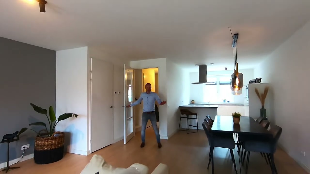 Uitgebouwde tussenwoning in de wijk Westrik  in Prinsenbeek aan de Westrikse Binnenweg 81.
