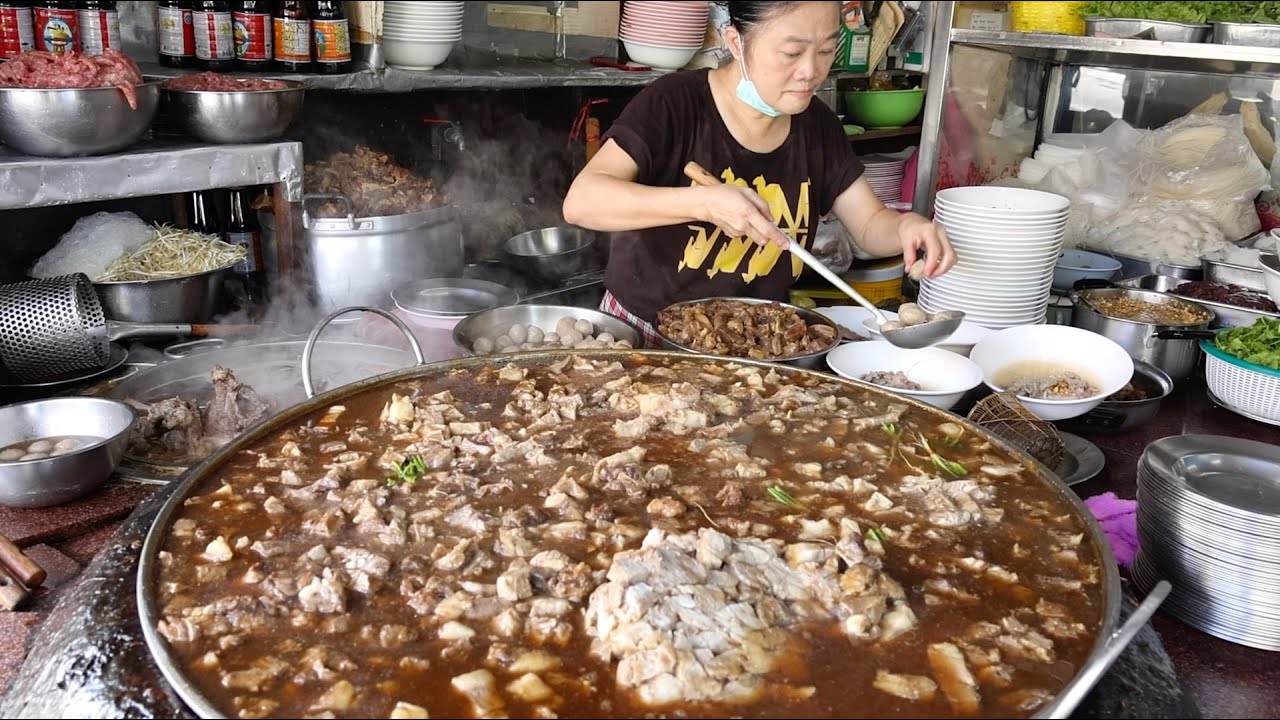 Мясной рай! Самый большой горячий суп с мясом и лапшой - Тайская уличная еда