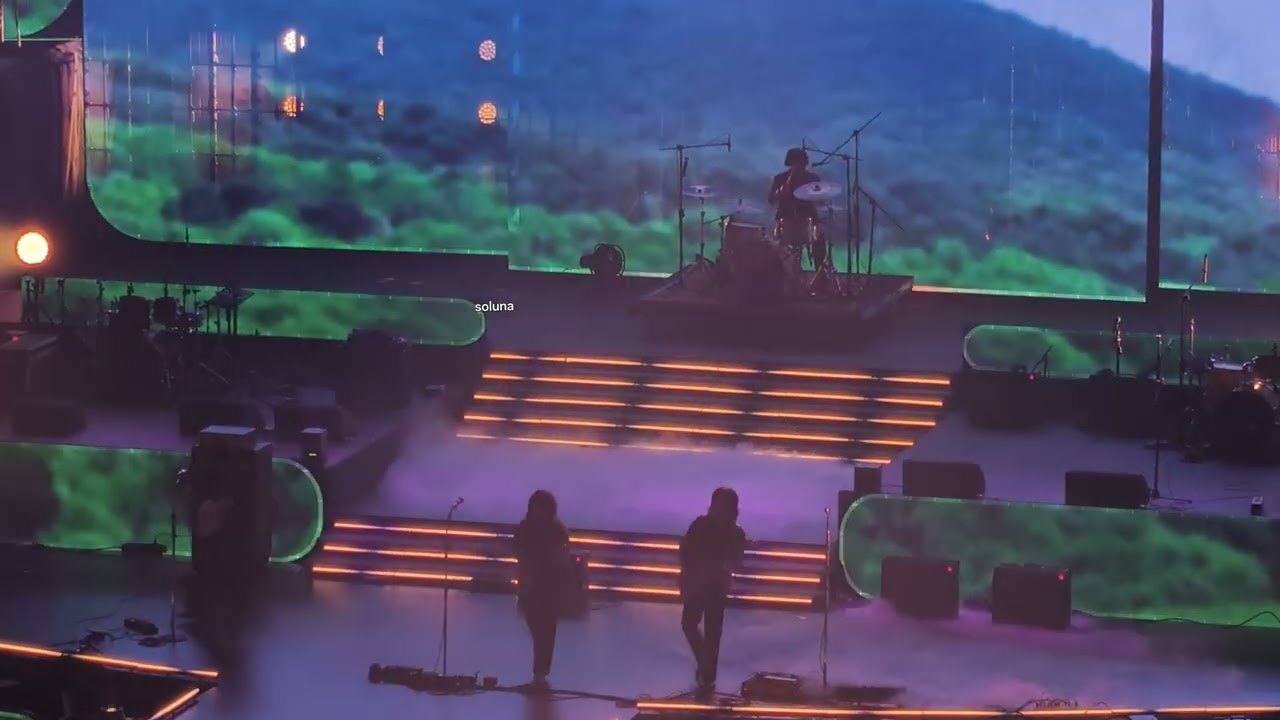 IV OF SPADES @ 11th Wish Music Awards - Aura [Performance]