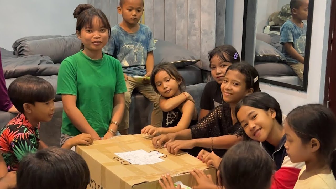 កូនៗទាមទារ Unboxing អីវ៉ាន់ម៉ាក់មីងទិញ Online😂😜#funny @Sorphorn1999 